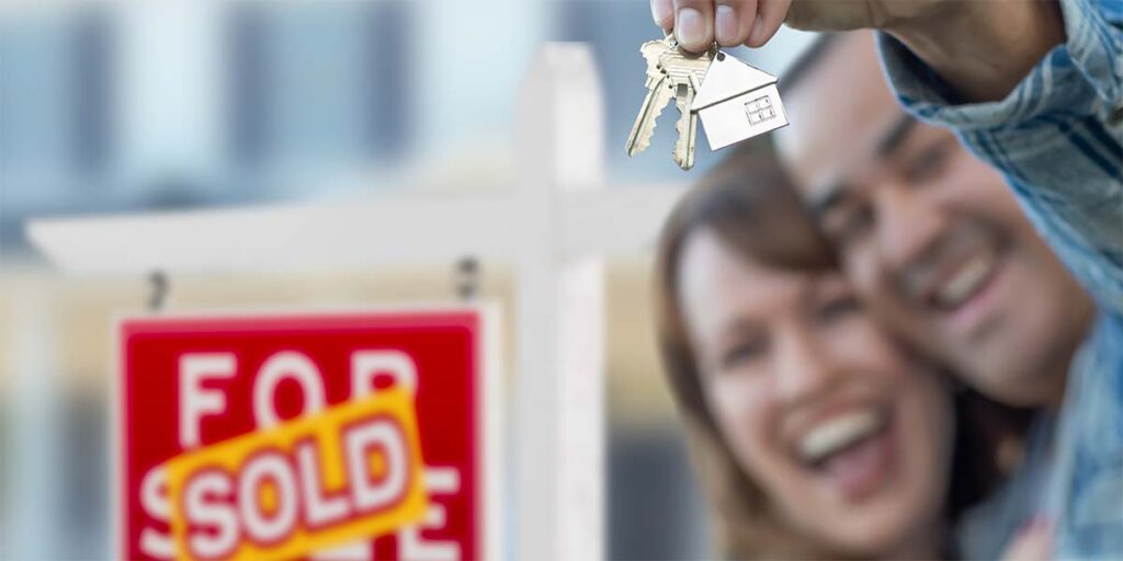 Couple of new home owners after learning why Simply Close Title makes closings easier